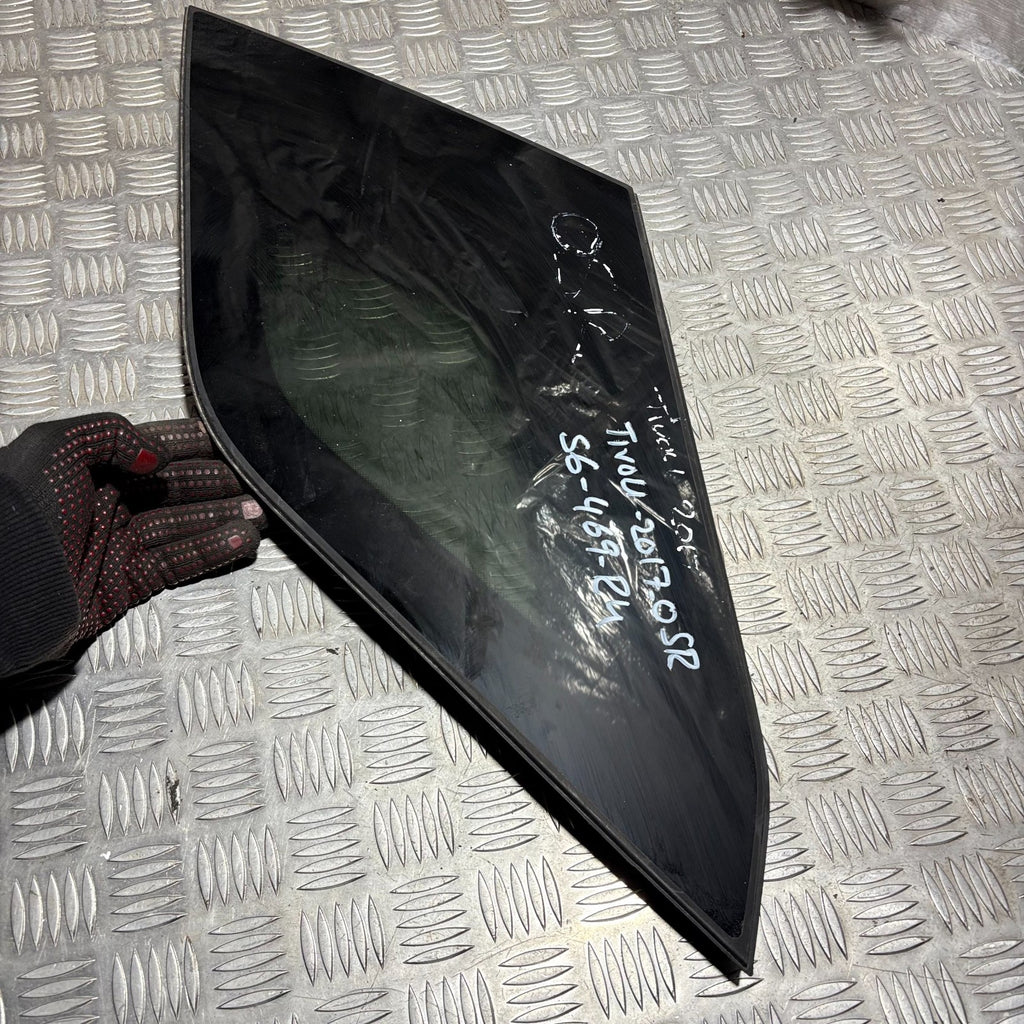 2016-2019 SSANGYONG TIVOLI Quarter Window Glass Rear Right Side