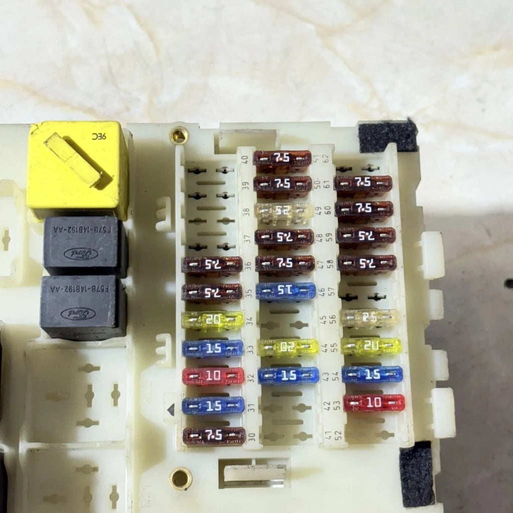 FORD FOCUS MK1 98-04 TURNIER ESTATE FUSE BOX MODULE 98AG14N089AA 98AG14A073CH