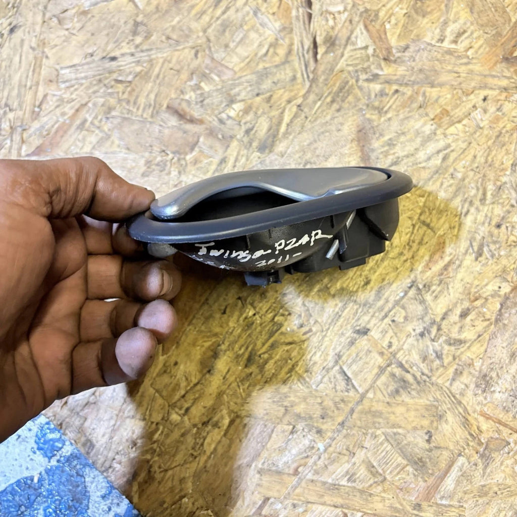 Renault Twingo II X44 2007-2011 Front Left Inner Door Handle Switch 8200540006