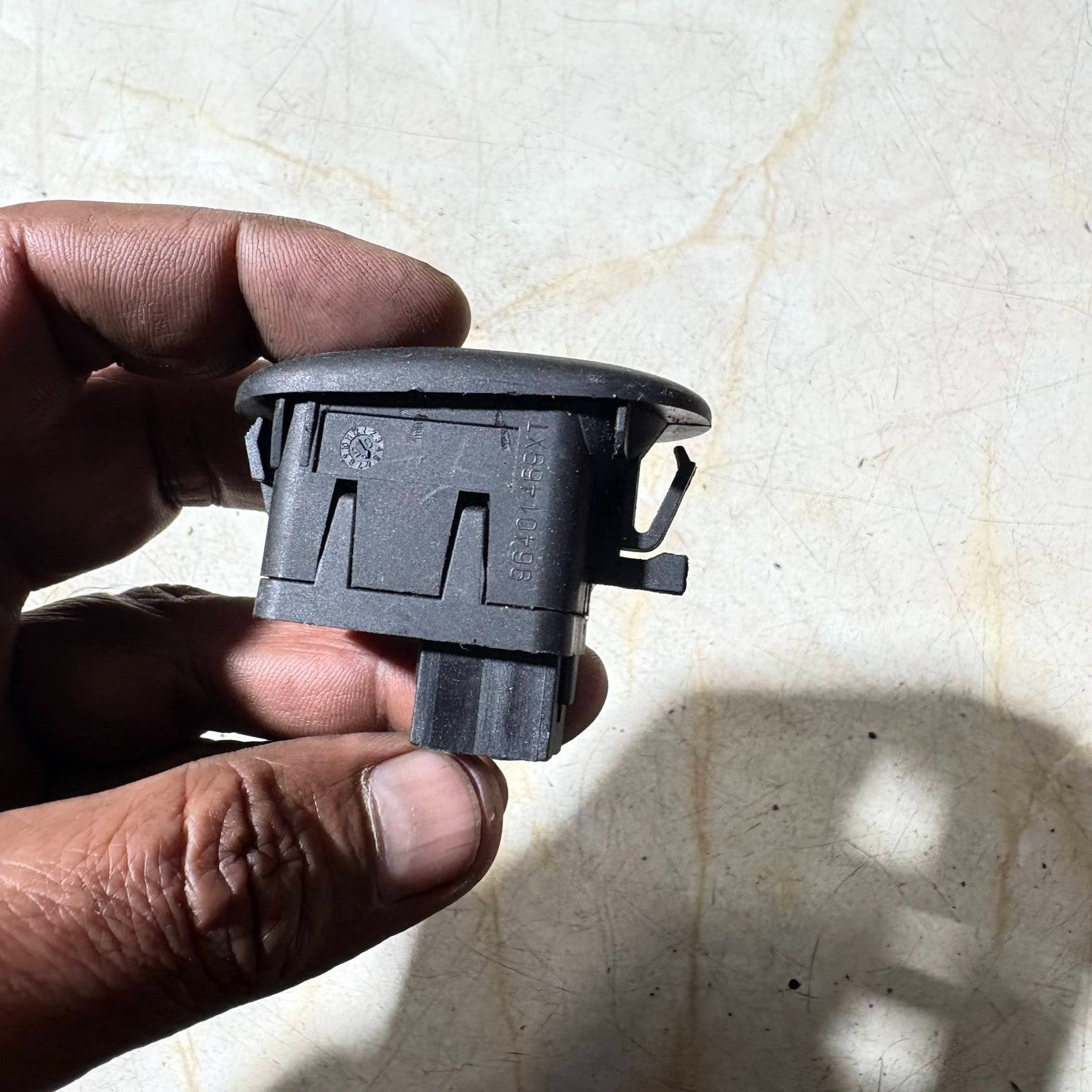 PEUGEOT 1007 2004-2009 WINDOW SWITCH FRONT LEFT PASSENGER SIDE 96401469XT