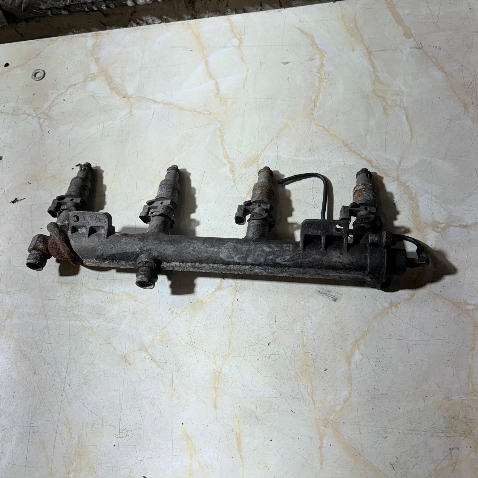Fuel Rail & Injectors for Hyundai Coupe