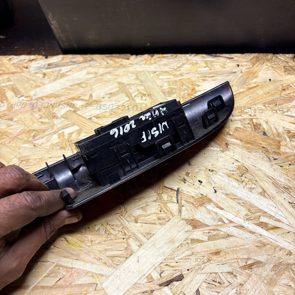 2010-2019 NISSAN JUKE PASSENGER FRONT LEFT SIDE WINDOW SWITCH 25411-1KA5A