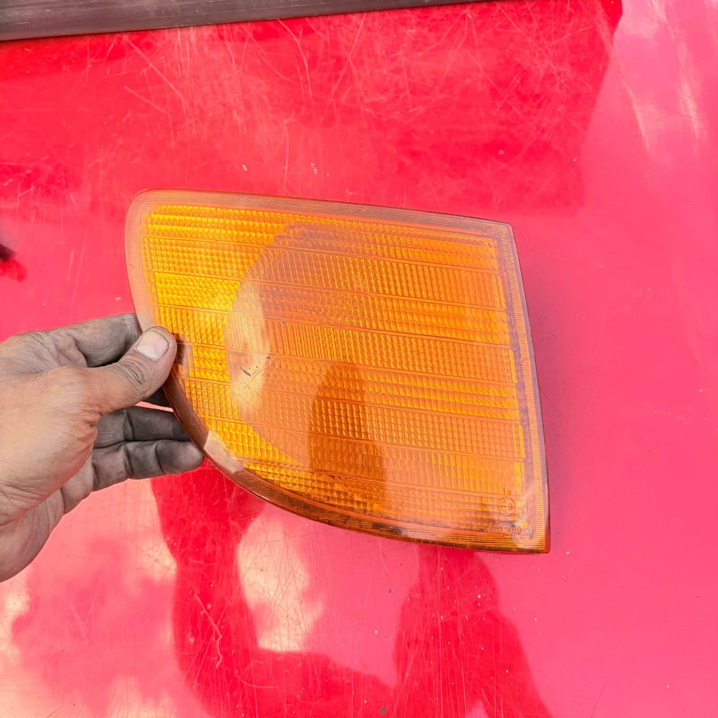 Mercedes Vito W638 V-Class 1996-2003 Front Right Indicator Lamp 6388200121 Valeo