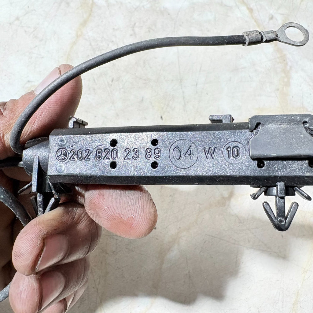 MERCEDES CLK A208 C208 W208 AMPLIFIER ANTENNA BLOCKING CIRCUIT A2028202389