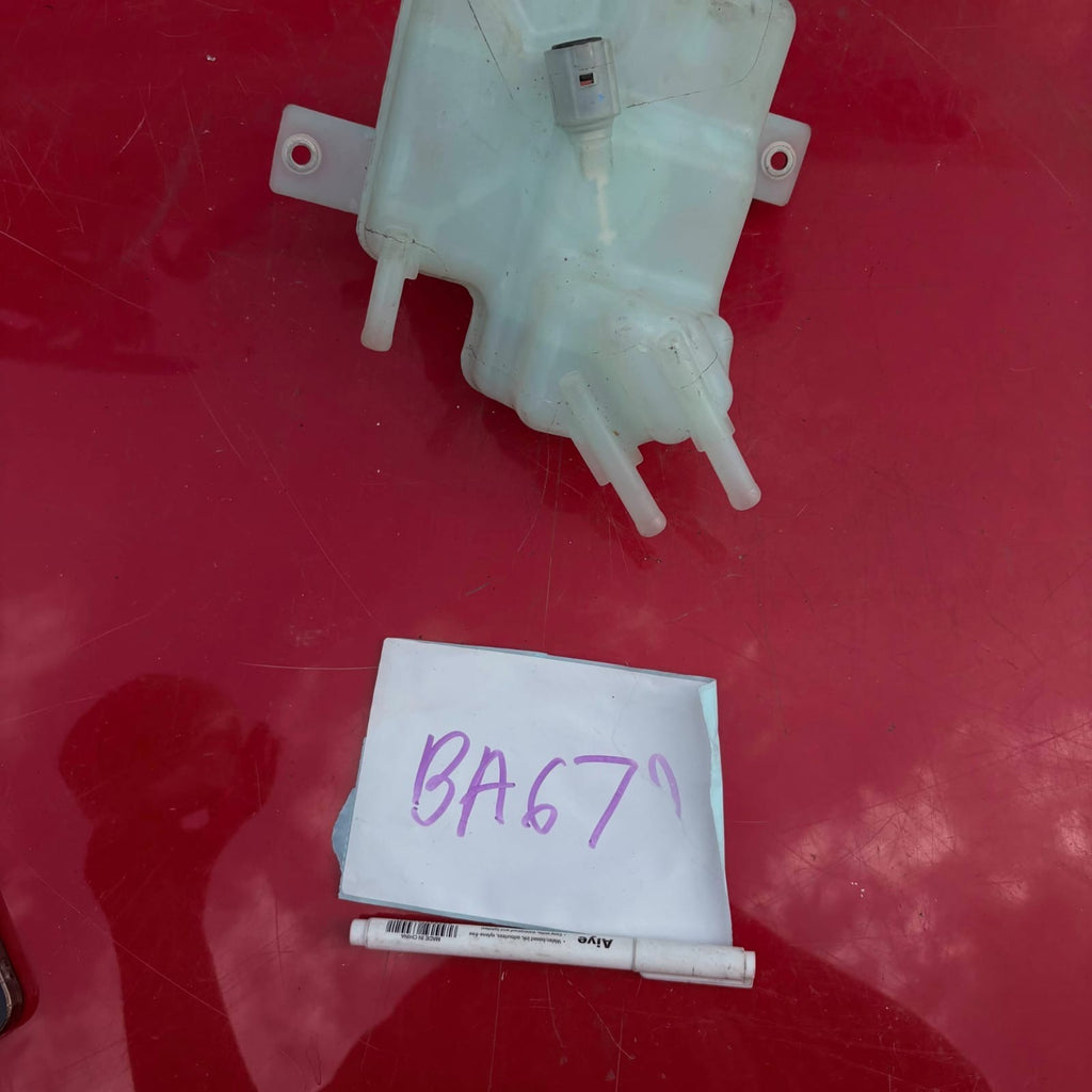 TOYOTA YARIS MK3 2012-2017 1.5 HYBRID BRAKE FLUID RESERVOIR EXPANSION TANK