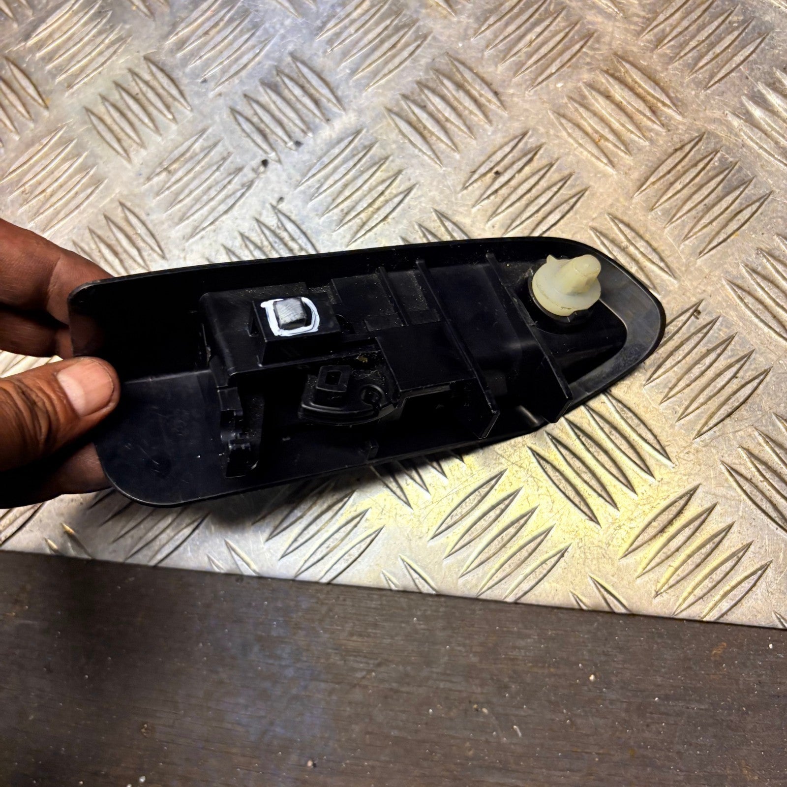 TOYOTA YARIS 2008 FUEL FLAP OPEN