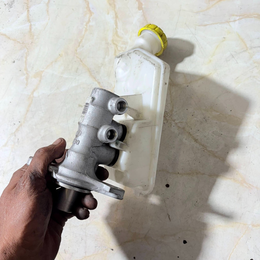 MAIN BRAKE CYLINDER WITH CONTAINER/37069745/FOR CITROËN C4 CACTUS