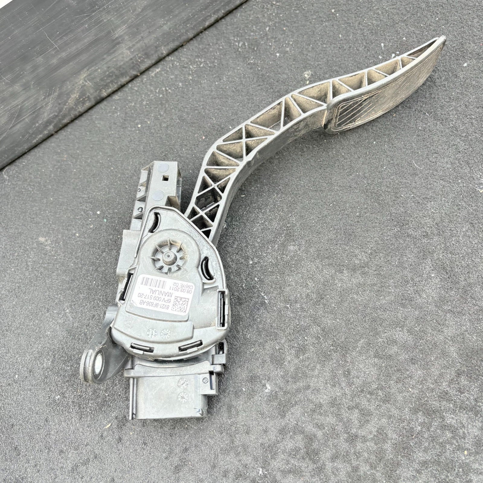 2011 FORD FIESTA ACCELERATOR THROTTLE PEDAL 8V21-9F836-AB