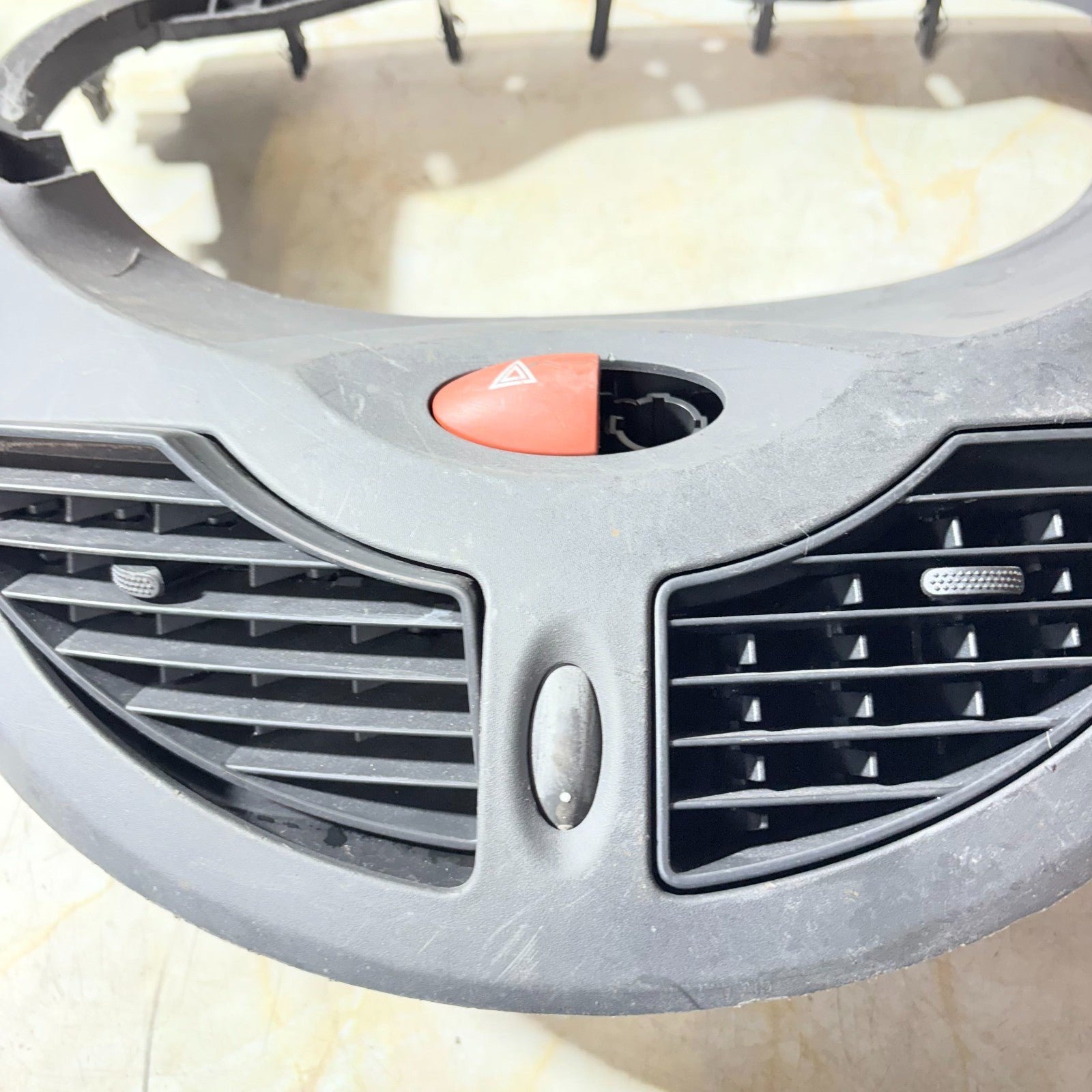 RENAULT TWINGO GT MK2 07-11 CENTRE DASH AIR VENT TRIM PANEL