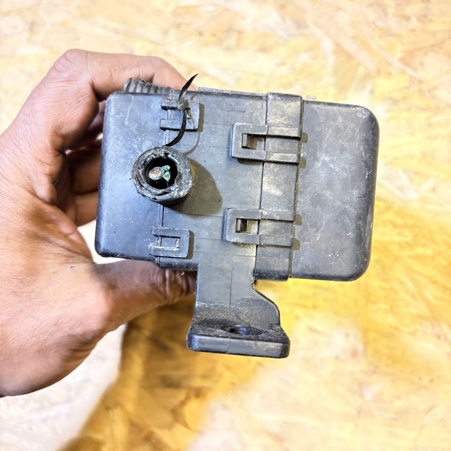 0K53A67BX1 Kia Sorento Carnival MK1 Engine Bay Main Fuse Relay Box Module OEM