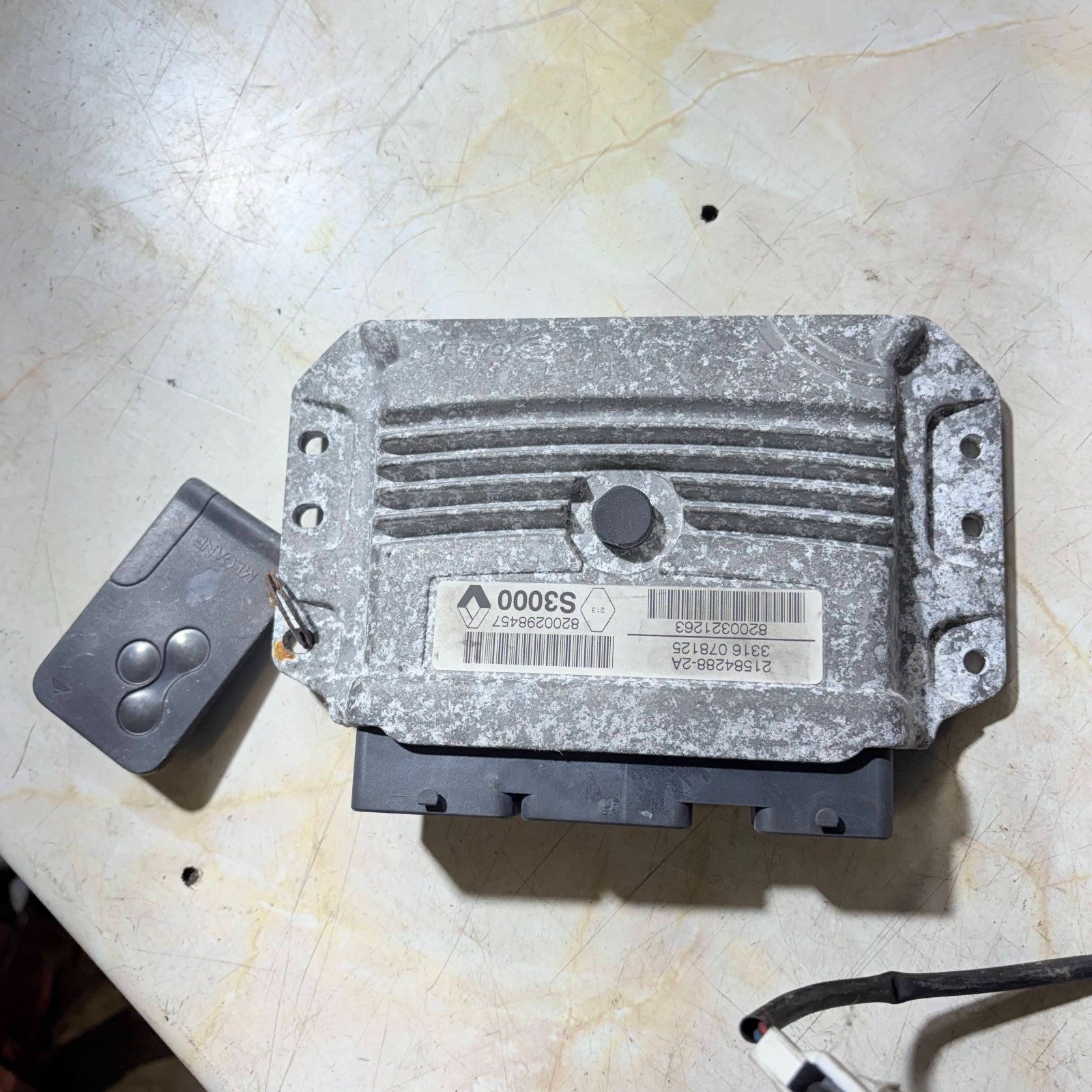 2008 RENAULT MEGANE ENGINE CONTROL UNIT MODULE 21584288-2A
