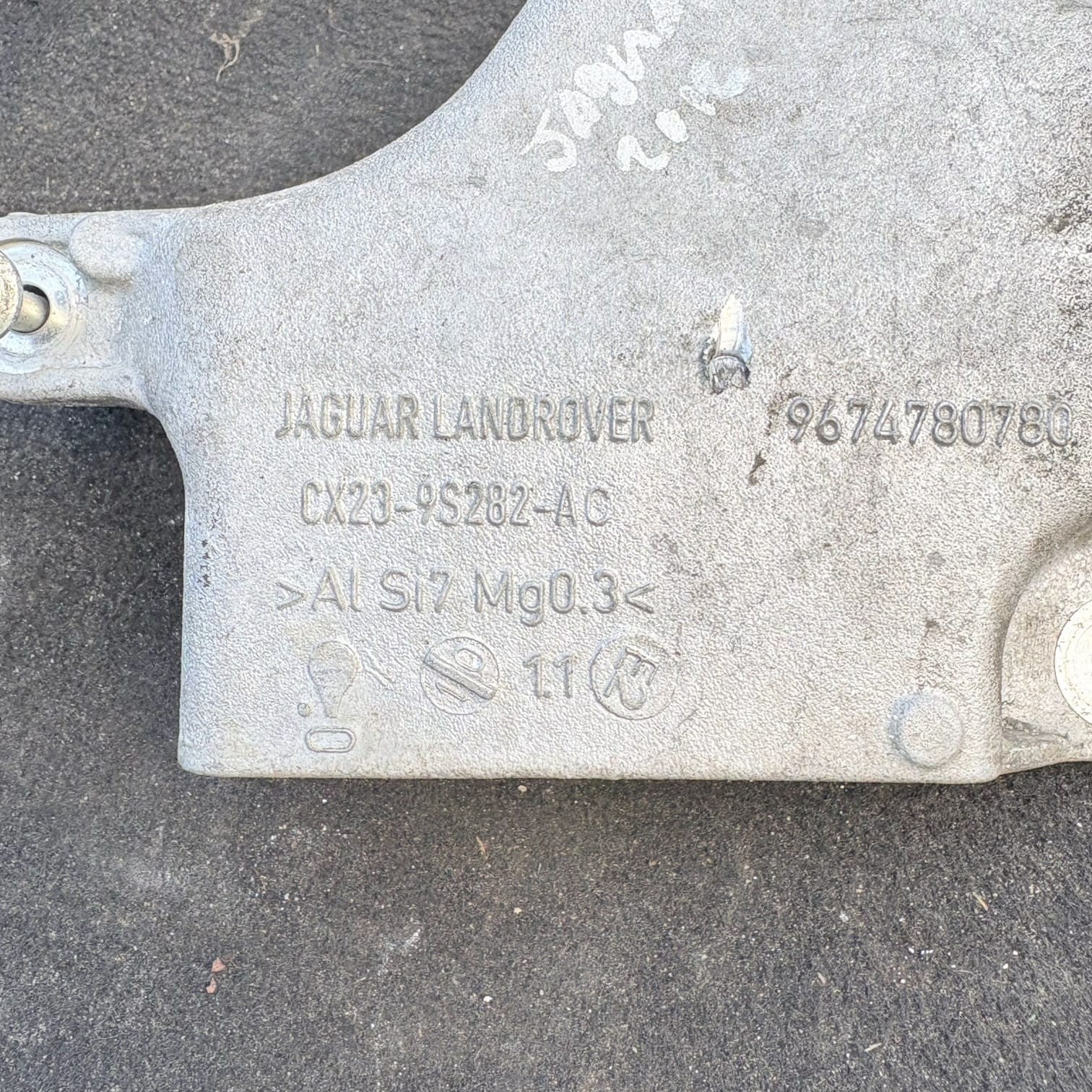 JAGUAR XF X250 2011-2015 2.2D DIESEL ENGINE MOUNTING BRACKET 9674780780