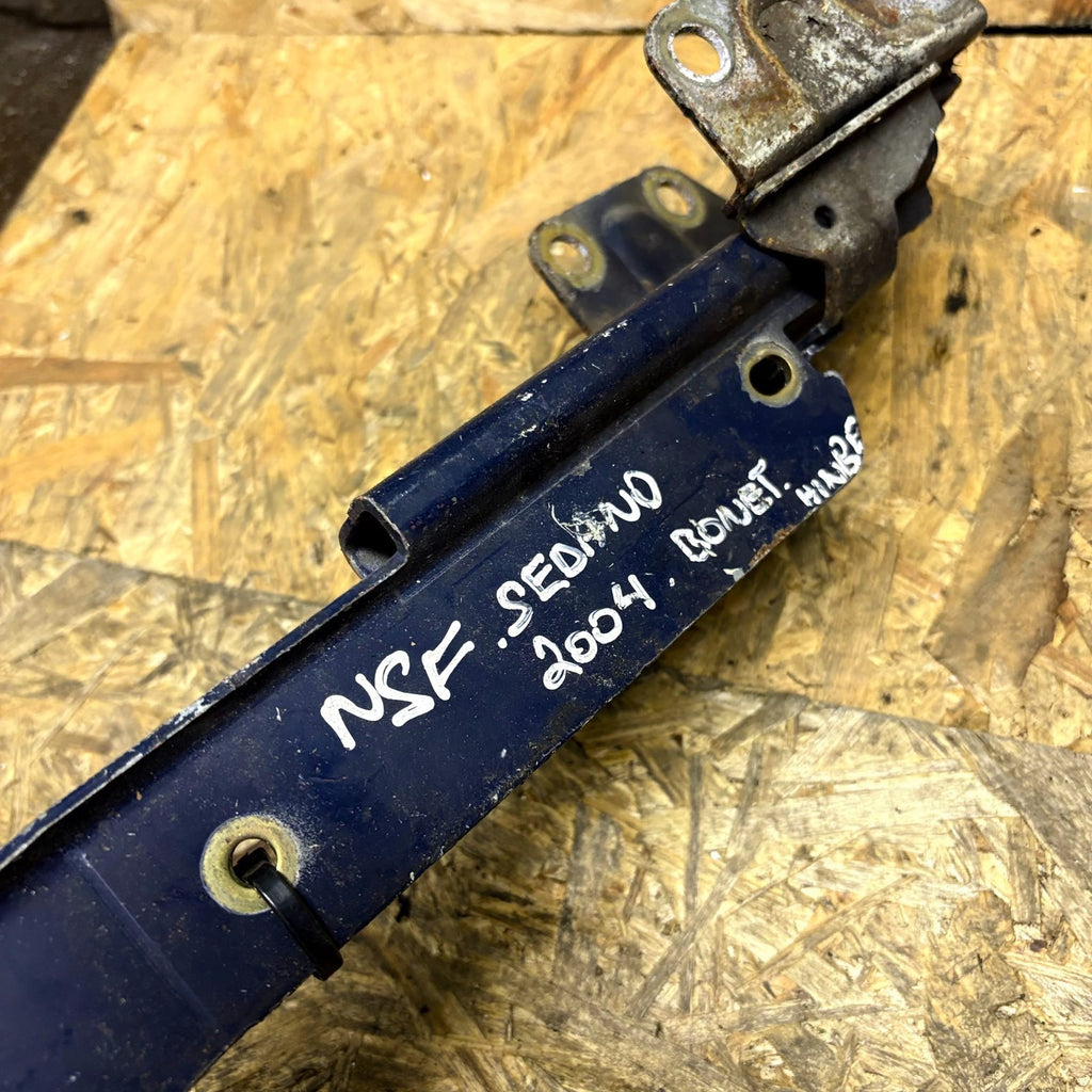 Kia Sedona 2002-2005 Front Right Bonnet Hinge OSF Replacement