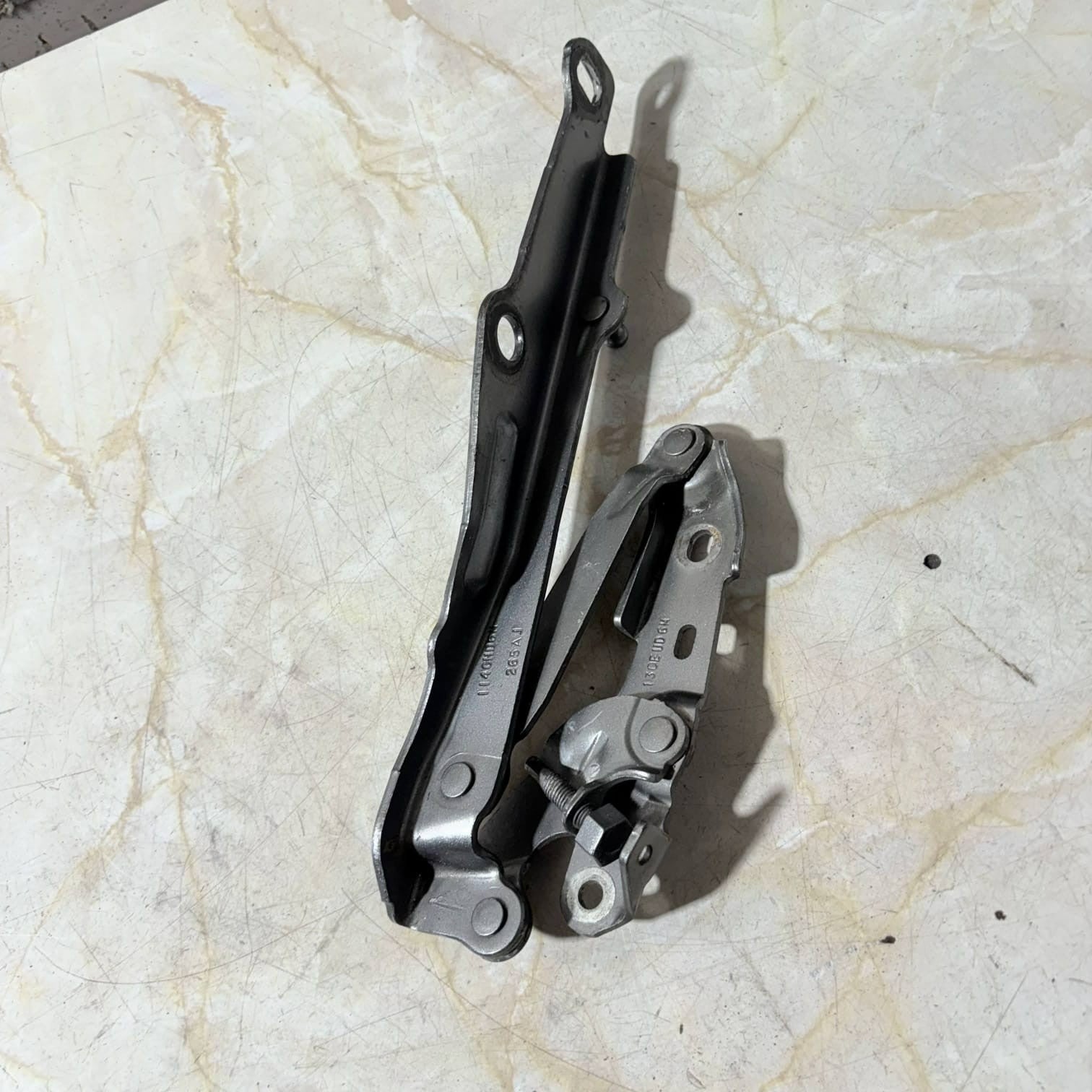 Chrysler 300C/300 Touring 2005-2010 Front Left Hood Bonnet Hinge NSF 265AJ