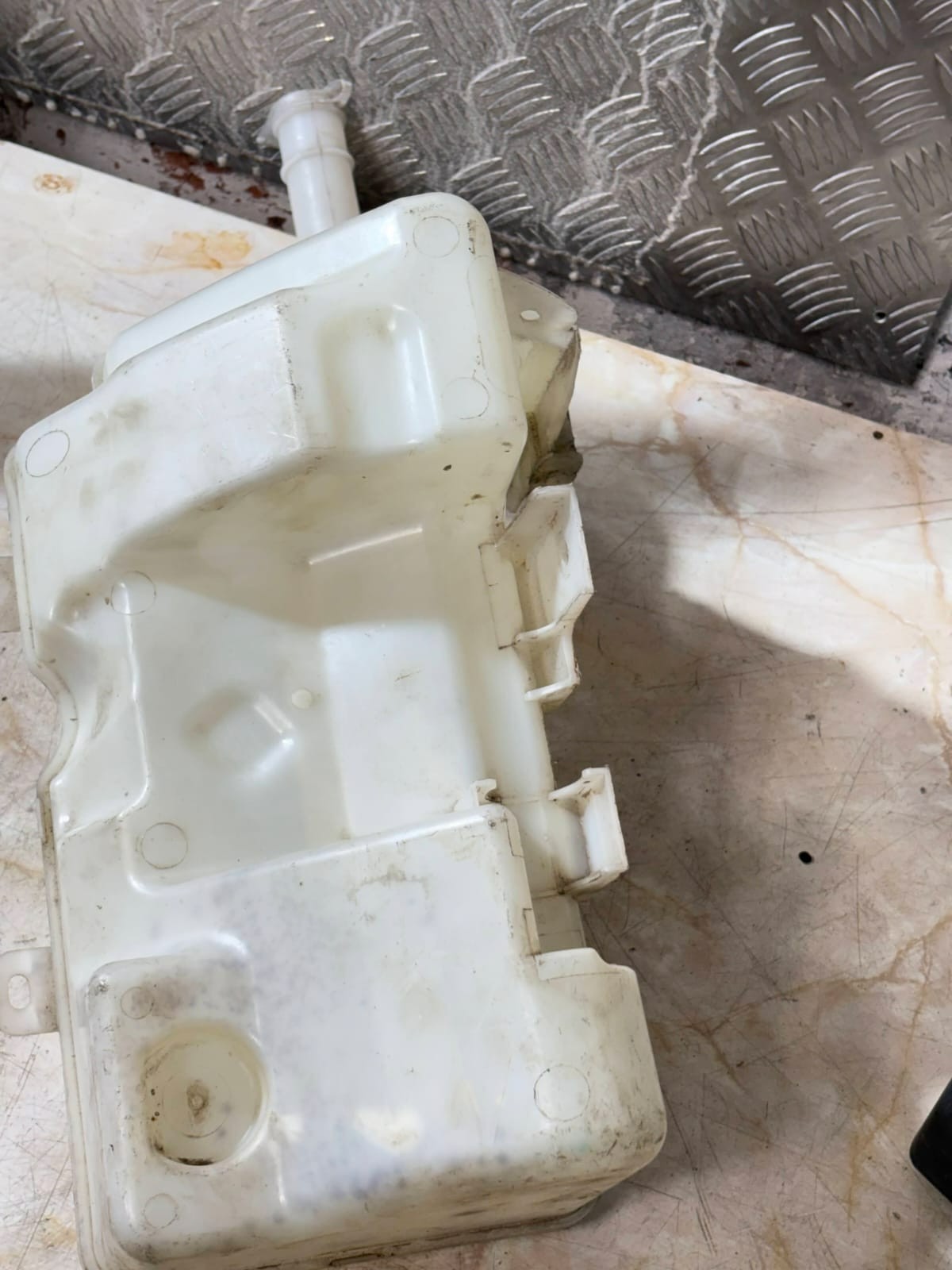 MITSUBISHI COLT CZ1WASHER BOTTLE RESERVOIR3DR MN105383WINDOW WASH PUMP08-13 2011