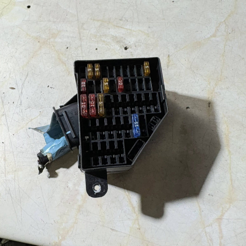 VW PASSAT B6 2005 1.9 DIESEL MANUAL FUSEBOX RELAY 3C2941823 NSF