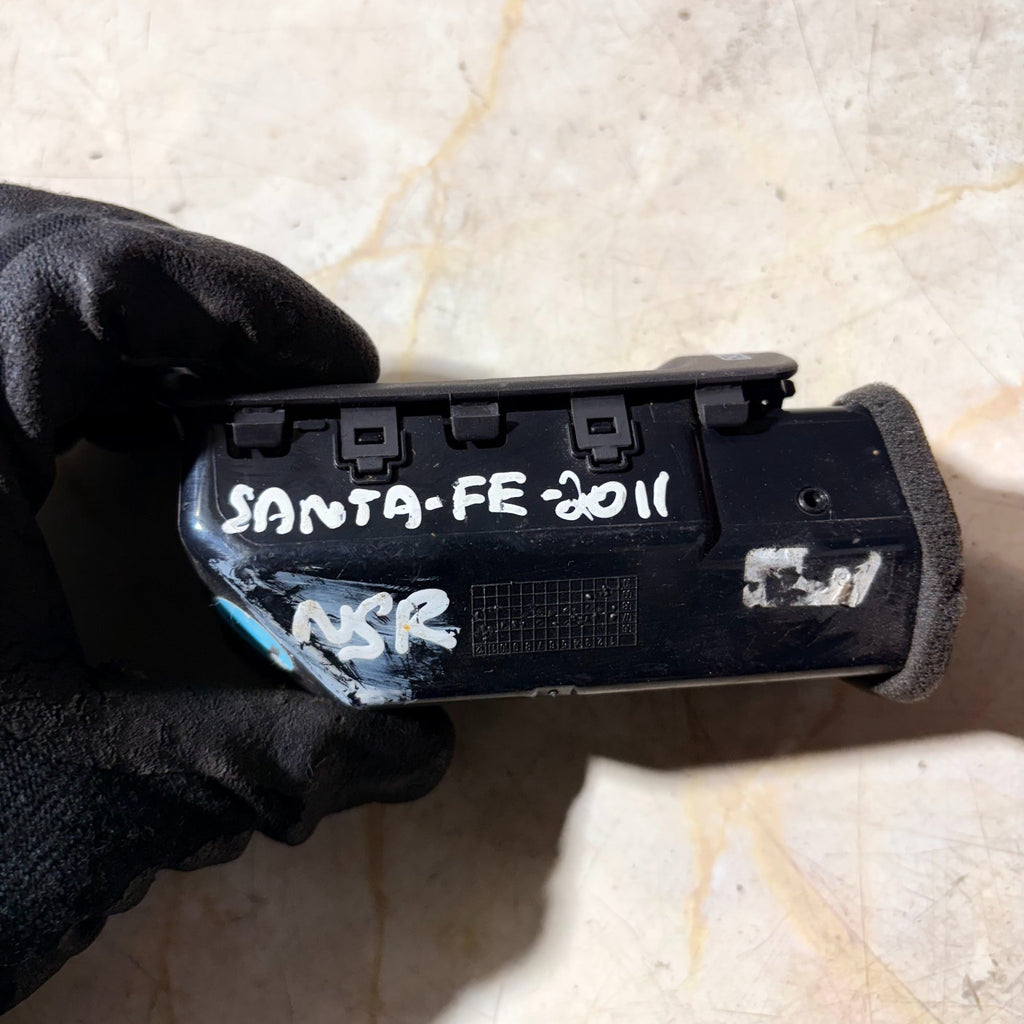 HYUNDAI SANTA FE AIR VENT TRIM B PILLAR LEFT PASSENGER REAR SIDE MK3 2013