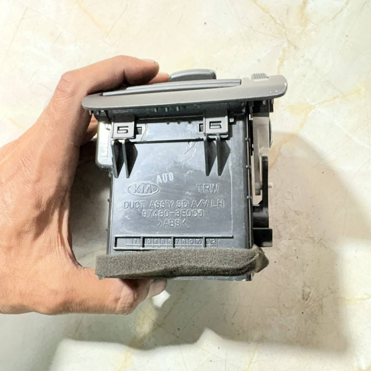 KIA SORENTO MK1 HEATER DASHBOARD AIR VENT PASSENGER SIDE 97480-3E000 2005 ??