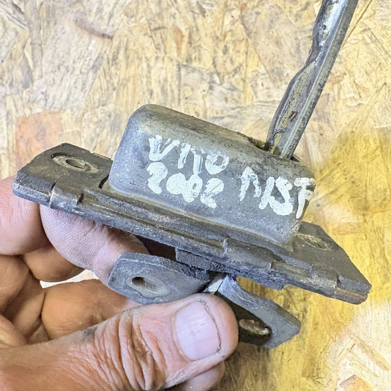 Mercedes-Benz Vito PASSENGER FRONT DOOR SIDE STOPER 2002