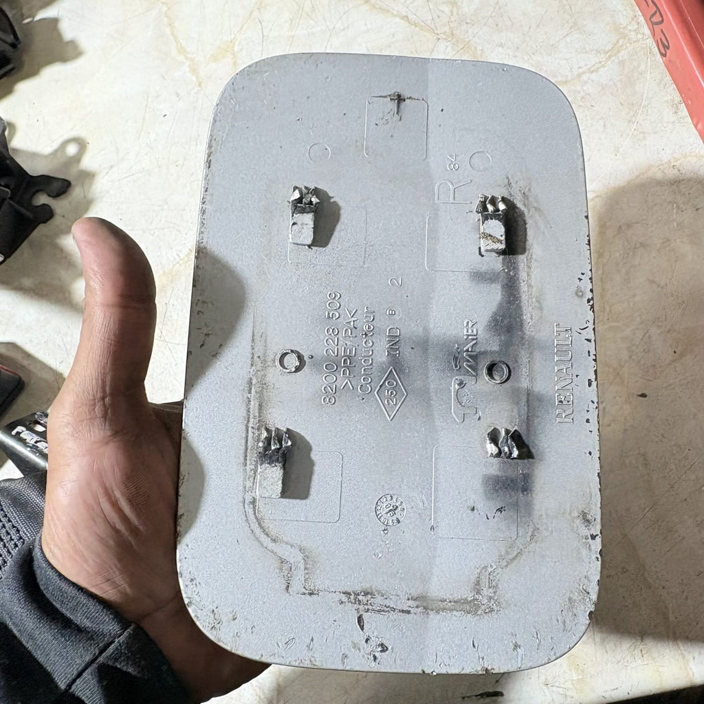 RENAULT GRAND SCENIC II FUEL FILLER FLAP COVER 8200228509
