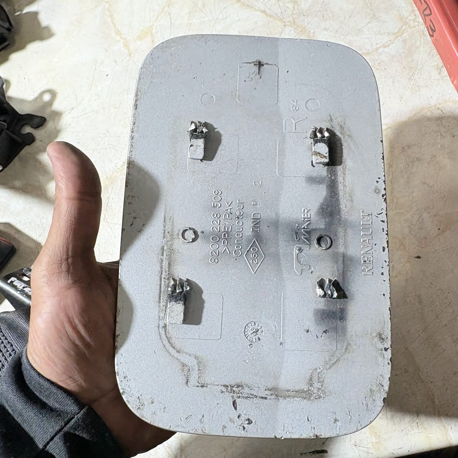 RENAULT GRAND SCENIC II FUEL FILLER FLAP COVER 8200228509