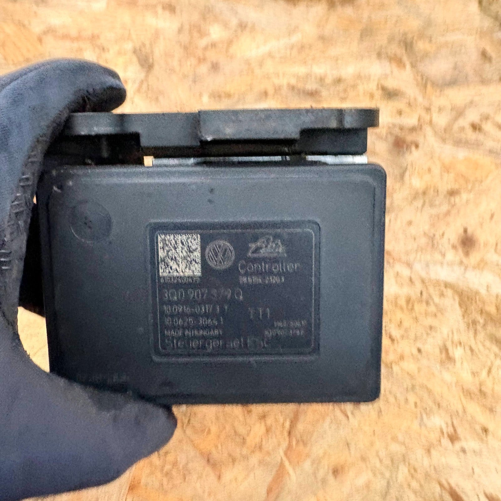 2015 Audi A3 Abs Pump Modulator Control Unit & SENSOR 3Q0 907 379 Q