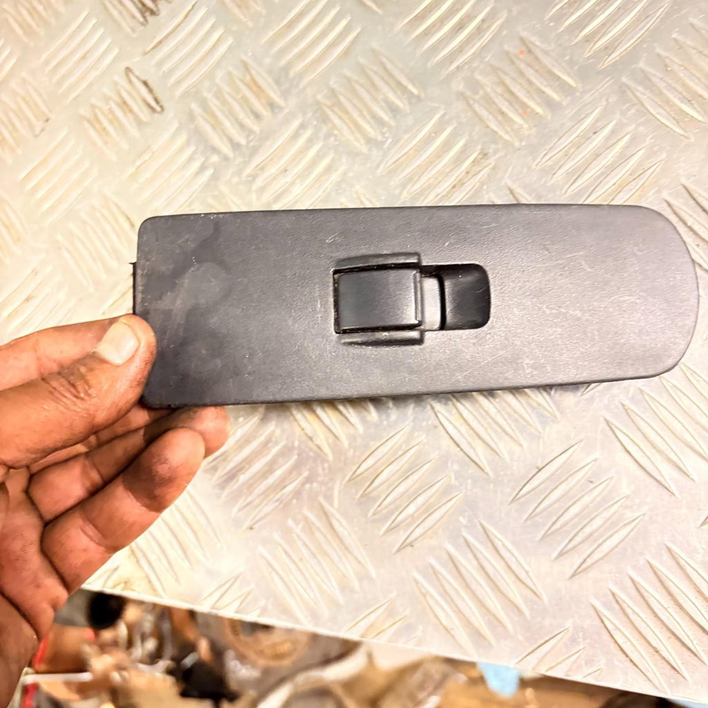 2006 MITSUBISHI COLT FRONT LEFT PASSENGER SIDE WINDOW SWITCH 8608A077