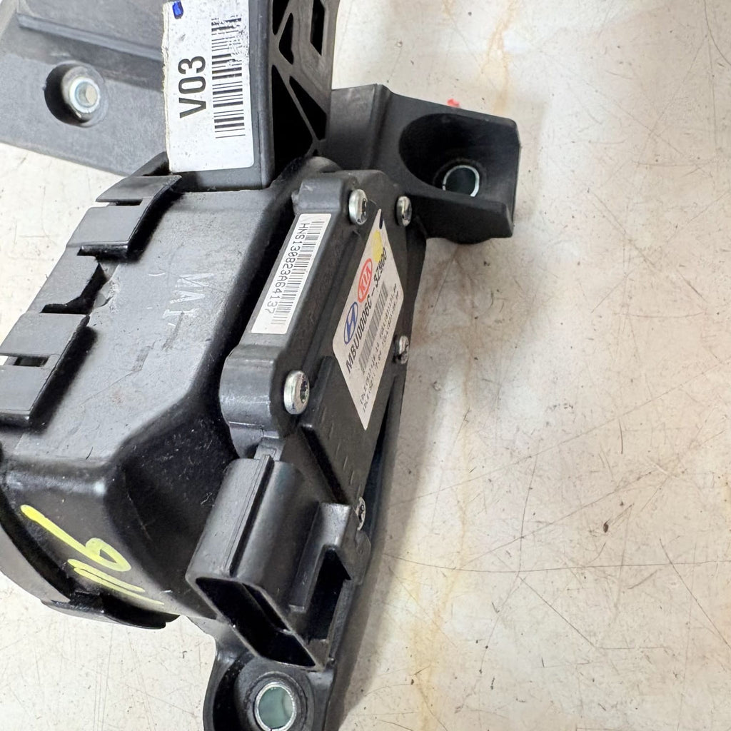 HYUNDAI I40 ACCELERATOR THROTTLE PEDAL 32727-2T900
