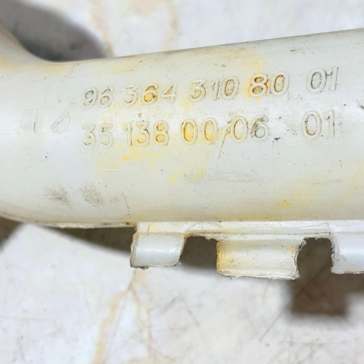 963643108001 35 138 00 06 01 Windshield Washer Reservoir tank citroen