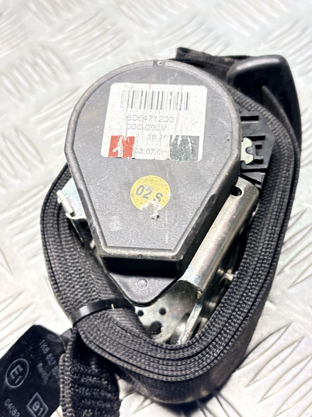 VW Golf Mk5 MkV 04-09 Rear Left Seat Belt Passenger 5dr 1K6857805N
