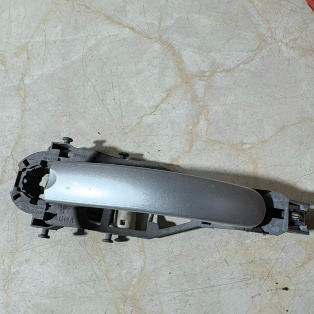 VW EOS MK1 2007 FRONT RIGHT EXTERIOR DOOR HANDLE 5J0837885