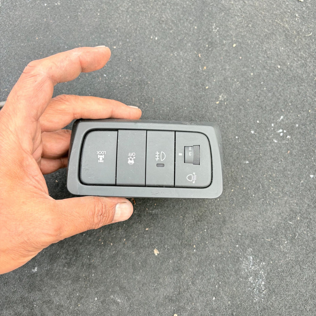 SSANGYONG KORANDO 2016 TRACTION CONTROL SWITCH PANEL