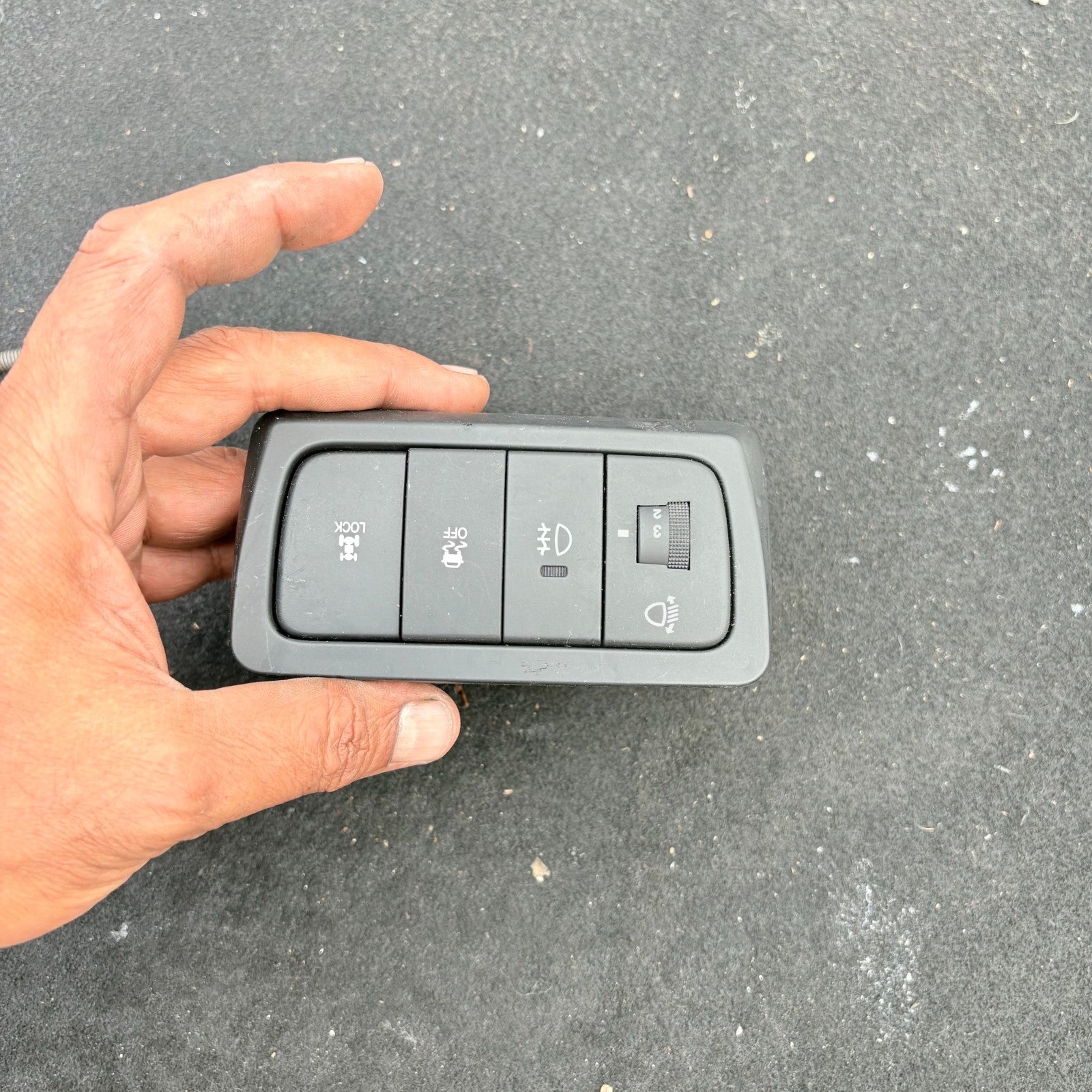 SSANGYONG KORANDO 2016 TRACTION CONTROL SWITCH PANEL