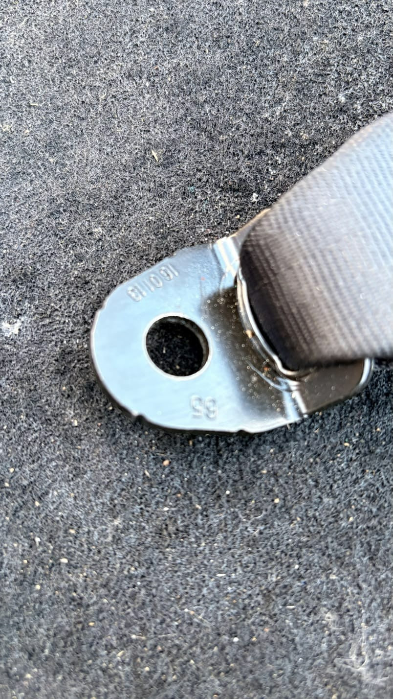 SSANGYONG KORANDO 2010-2019 REAR CENTER RIGHT SEAT BELT BUCKLE CATCH