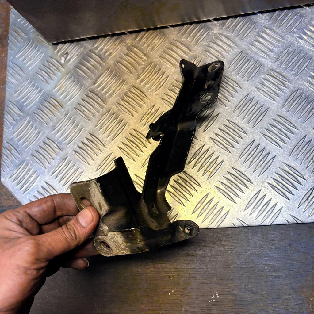 KIA SORENTO 2002-2009 Front Right Bonnet Hinge