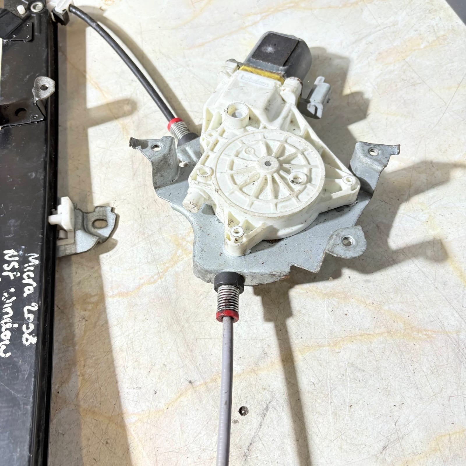 NISSAN MK1 1.1 PETROL WINDOW MOTOR PASSENGER FRONT UNIT 2008
