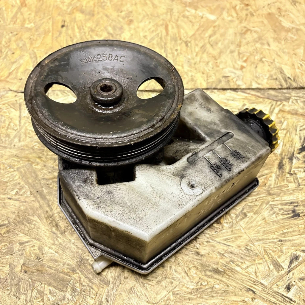 Jeep Cherokee/Liberty KJ 2003 3.7 V6 Power Steering Pump + Reservoir 52088710AB