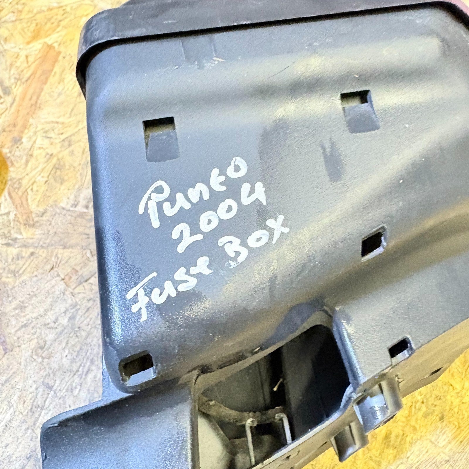 Fiat Punto Mk2 (188) 1999-2005 Fuse Box Control Unit 823501100