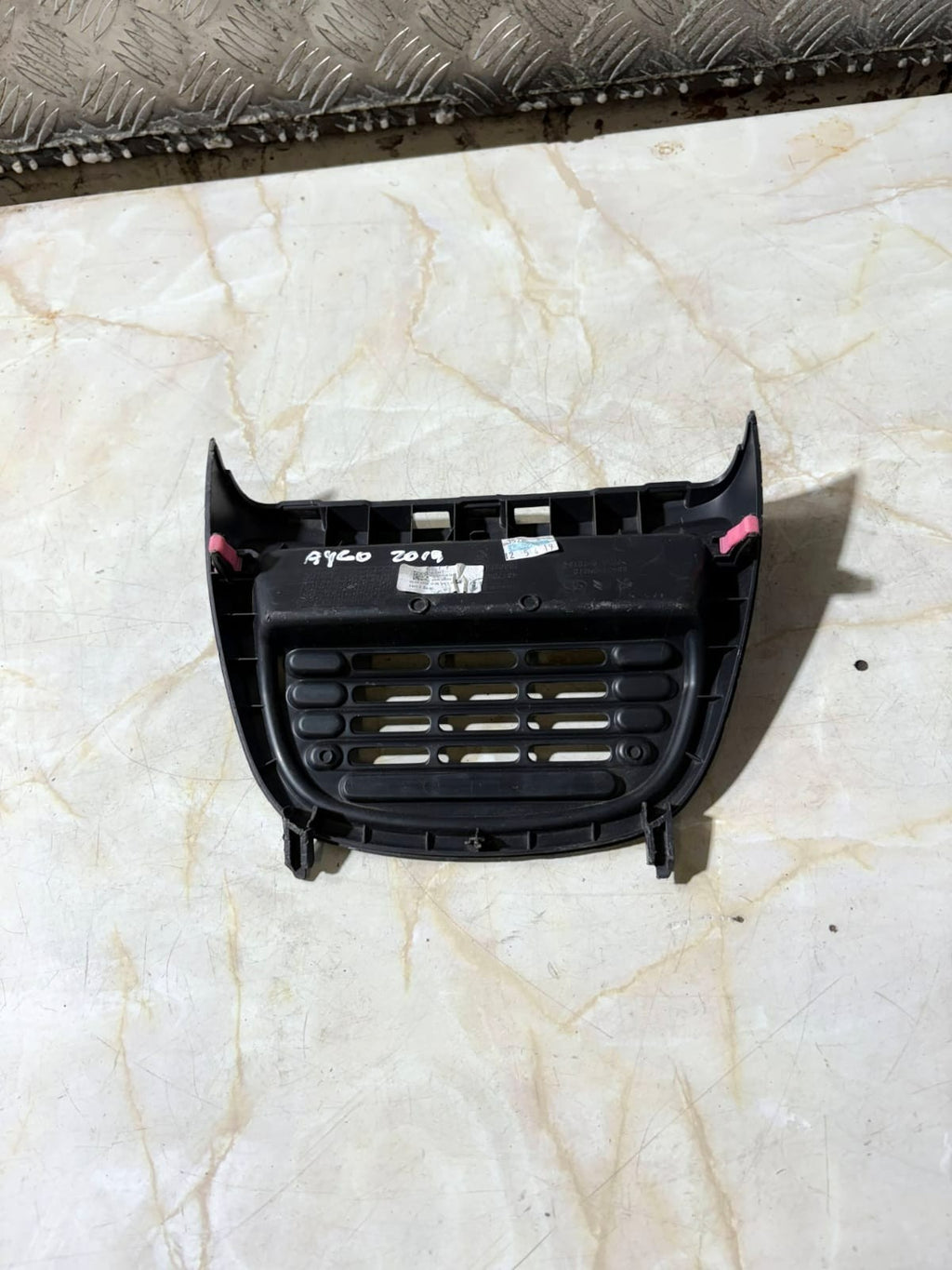 Toyota Aygo 2014-21 Citroen C1 Peugeot 108 2014-22 Centre Vent 55404-0H010