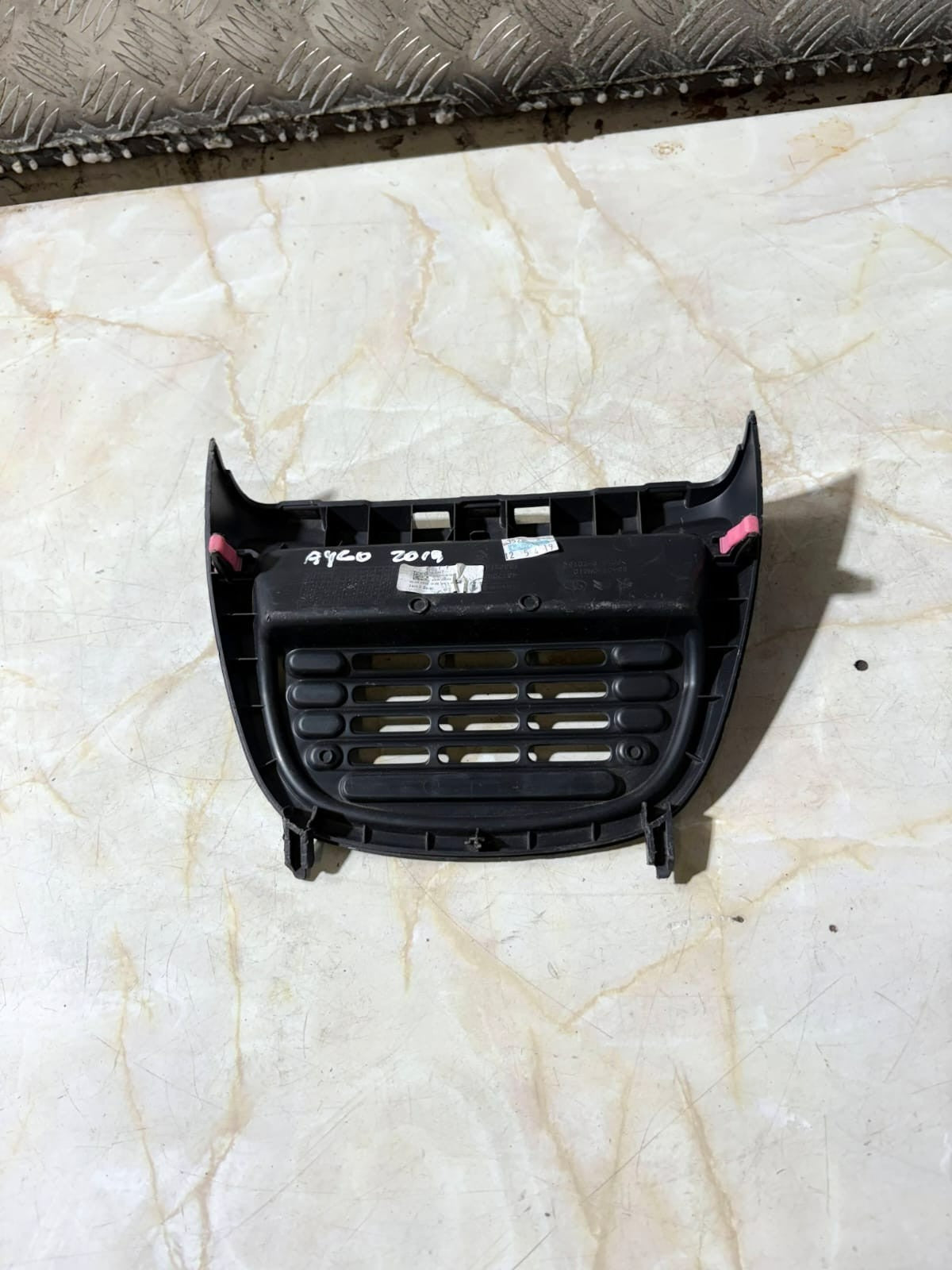 Toyota Aygo 2014-21 Citroen C1 Peugeot 108 2014-22 Centre Vent 55404-0H010