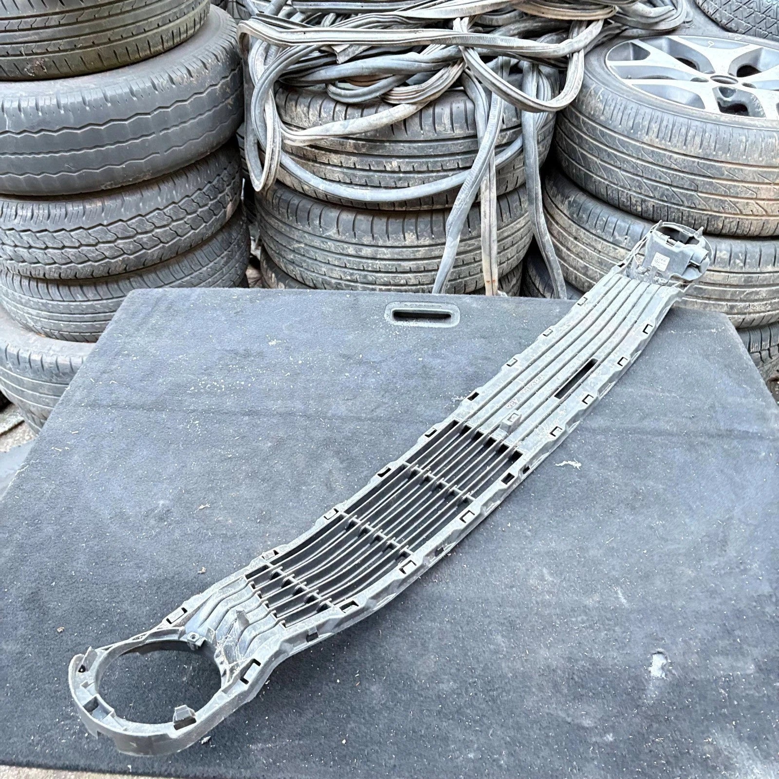 Toyota Aygo MK2 2014-2018 Front Bumper Lower Centre Grille 162041200100