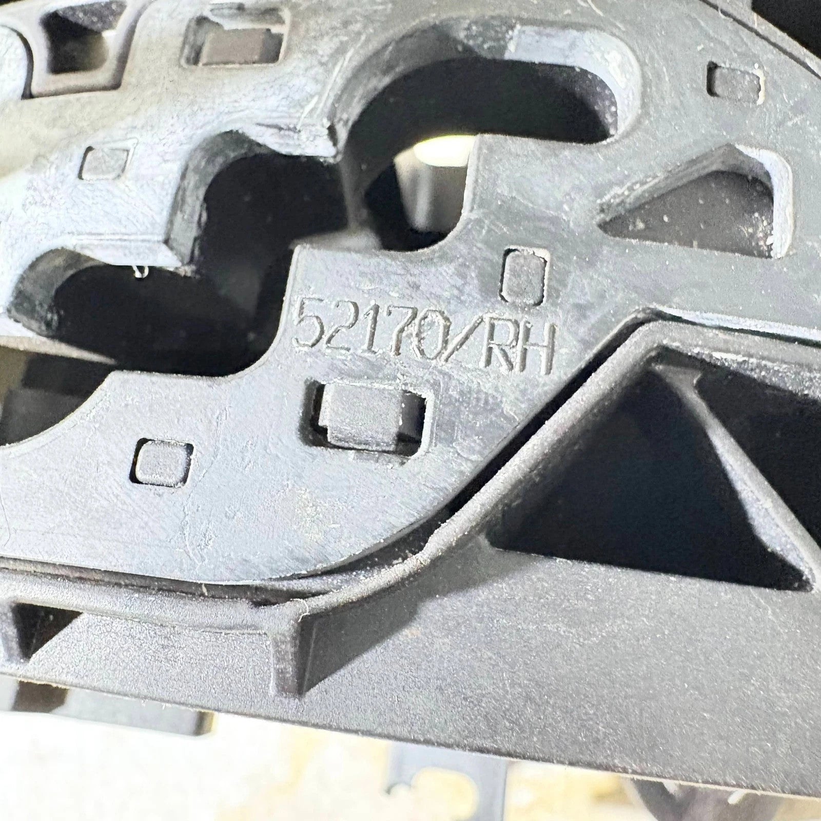 2012-2020 Toyota Yaris Hybrid XP130 RHD CVT Gear Selector 52160RH 52170RH
