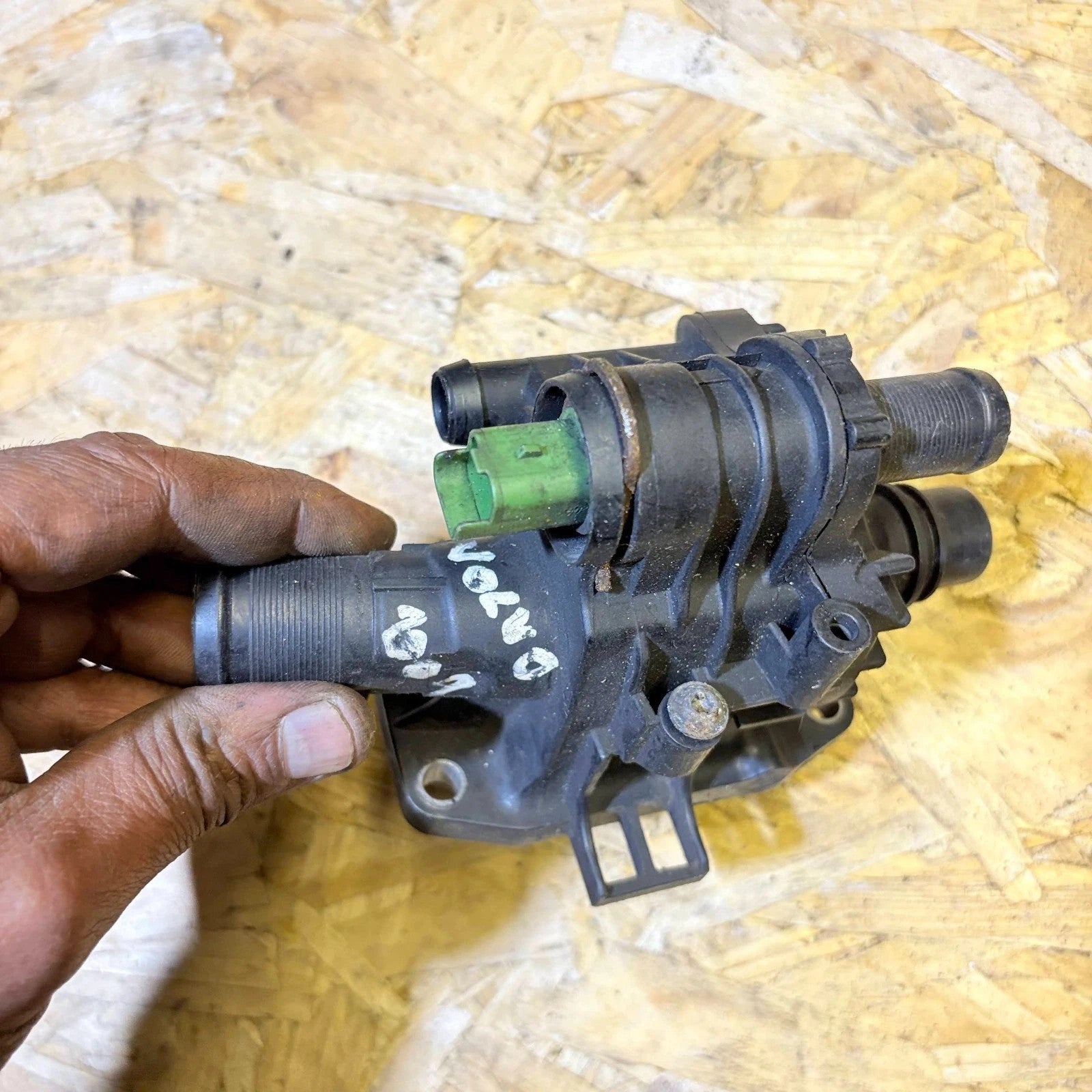 30711526 3M5Q8A586AC Volvo C30 S40 V50 S80 V70 1.6D Thermostat Housing 2005-10