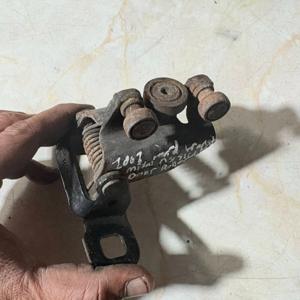 FORD TRANSIT CUSTOM SIDE LOADING DOOR MIDDLE ROLLER GUIDE