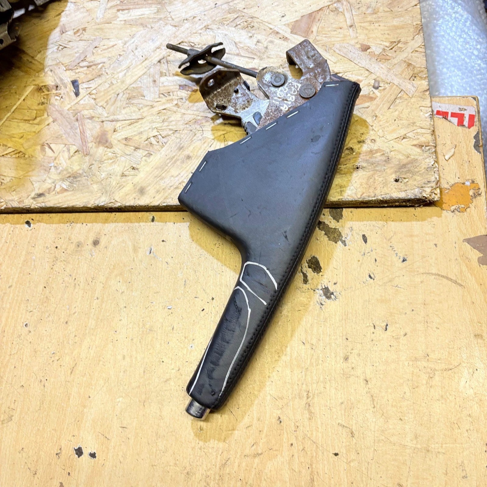 2011 SKODA FABIA HANDBRAKE LEVER & RELEASE BUTTON