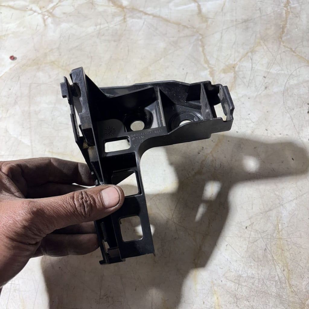 VOLKSWAGEN GOLF MK7 REAR BUMPER MOUNT BRACKET SIDE 5G6807393A NSR