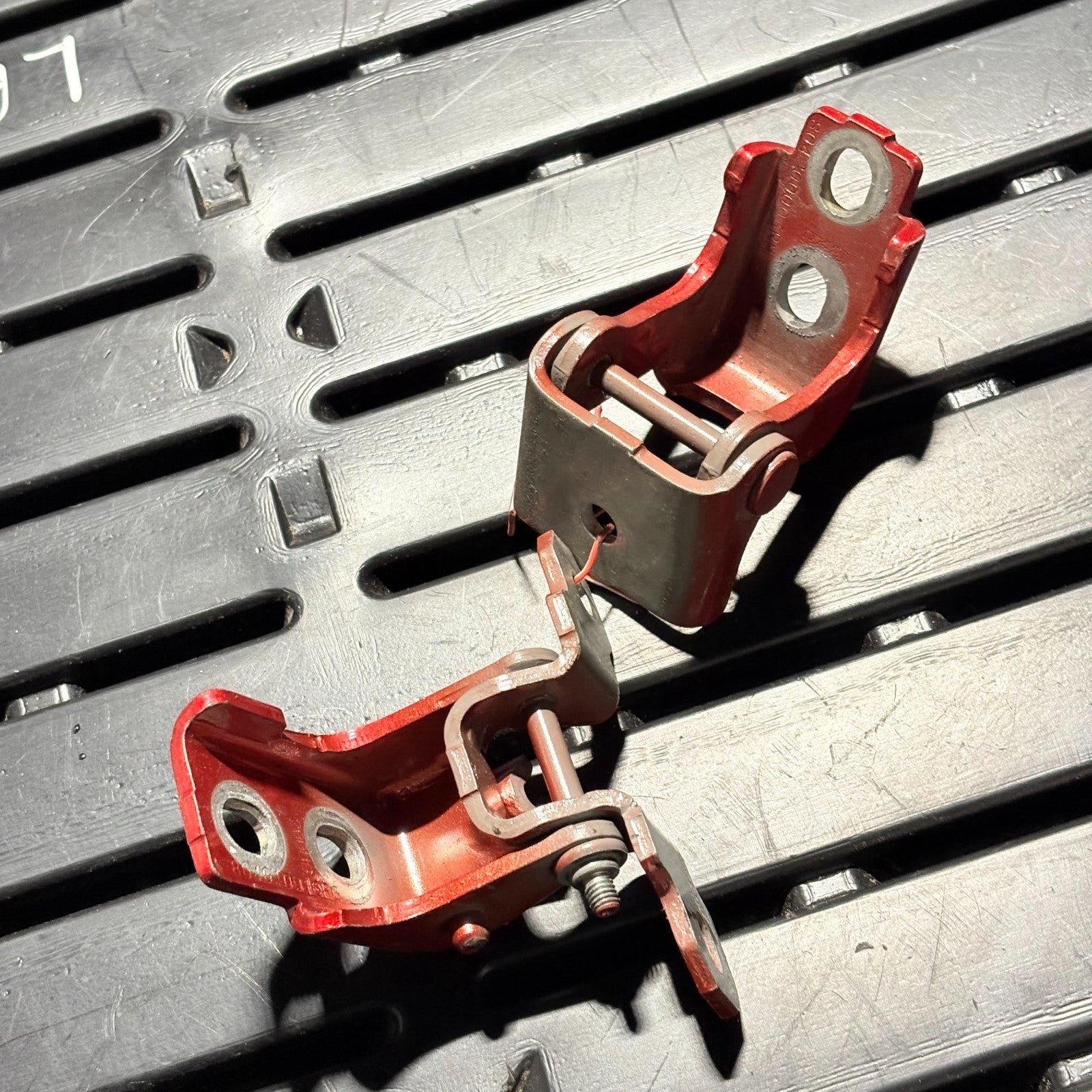 Renault Captur Mk1 2013-2019 Left Passenger N/S/R Rear Bottom Door Hinge Pair