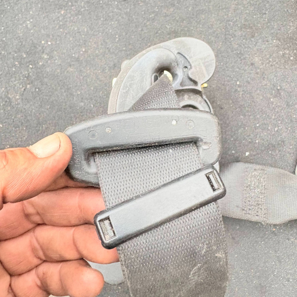 BMW 3 SERIES 320I E90 PASSENGER SIDE FRONT LEFT SEAT BELT 33052212C 2005