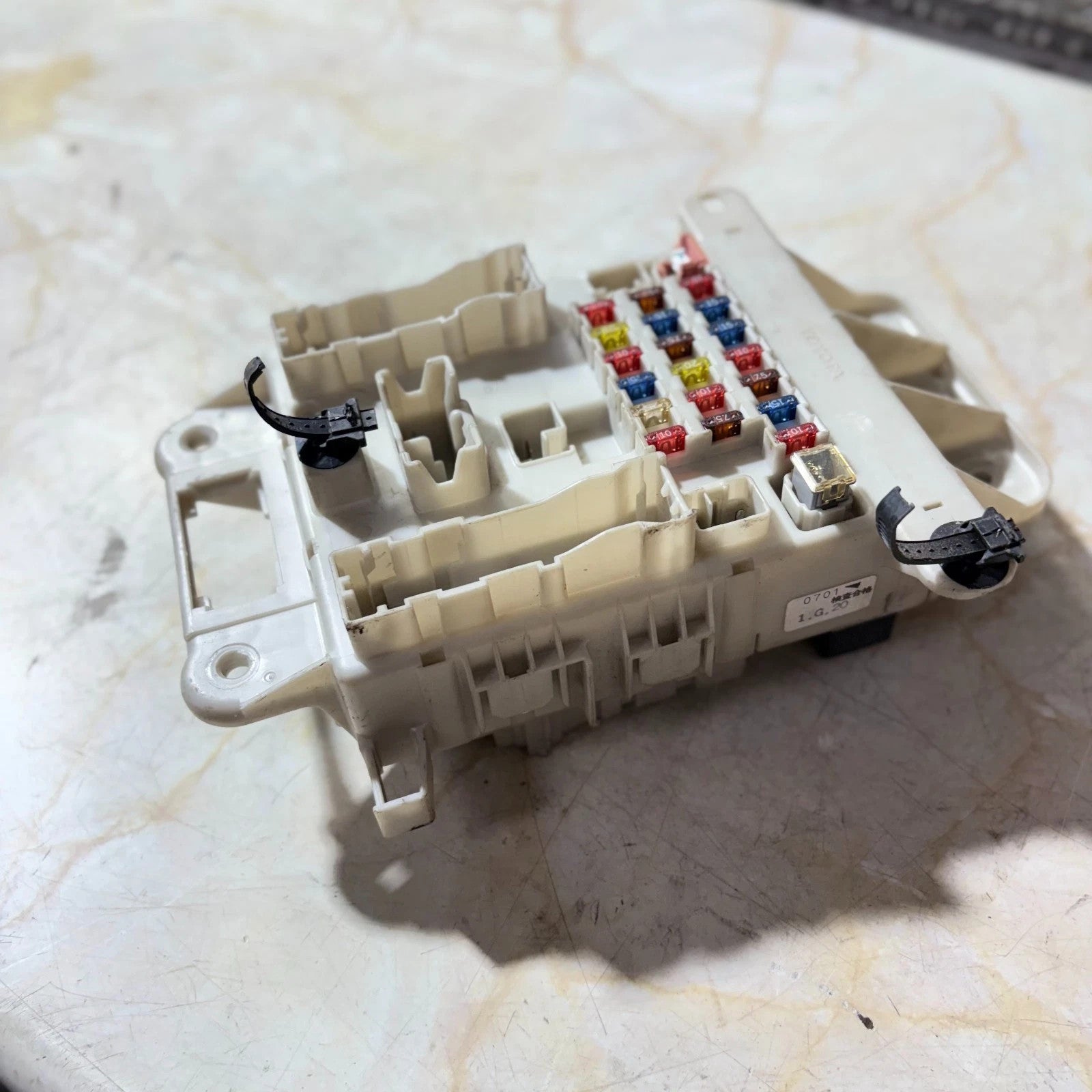 Toyota RAV4 Mk2 2001-2004 RHD Under Bonnet Fuse Box Relay Box Assembly