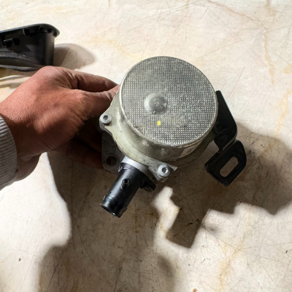 2011 Nissan Note Vacuum Pump 8201005306B